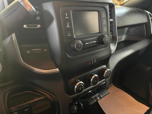 2021 RAM 2500 Big Horn Crew Cab 4x4 8' Box