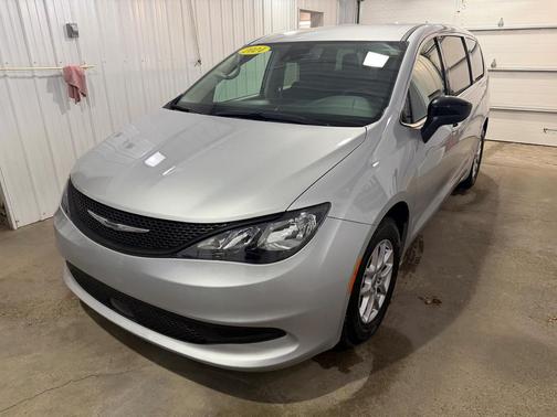 2024 Chrysler Voyager LX