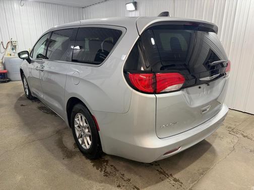 2024 Chrysler Voyager LX