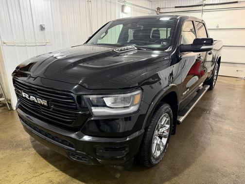 Diamond Black Crystal Pearlcoat 2022 RAM 1500 Laramie