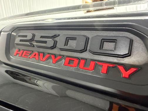 Diamond Black Crystal Pearlcoat 2023 RAM 2500 Big Horn Crew Cab 4x4 6'4' Box
