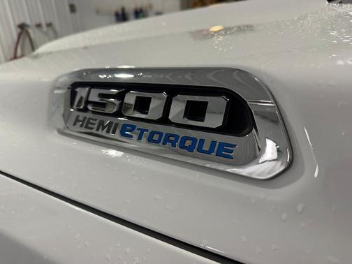 Bright White Clearcoat 2022 RAM 1500 Limited