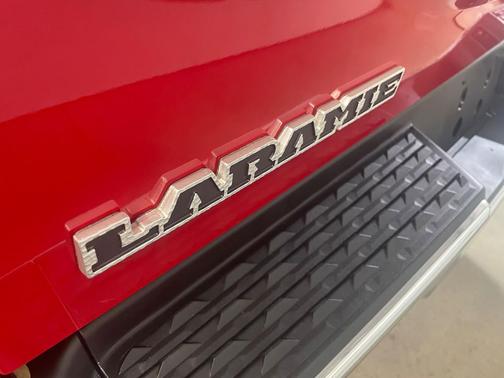 2019 RAM 2500 Laramie Crew Cab 4x4 6'4' Box
