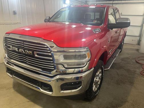 2019 RAM 2500 Laramie Crew Cab 4x4 6'4' Box