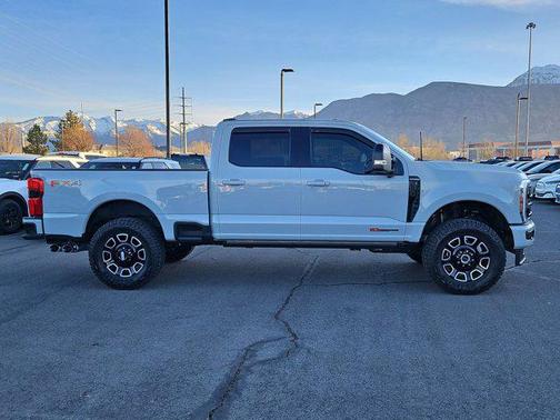 Avalanche 2026 Ford F-350 Platinum
