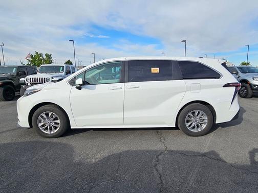 Ice 2026 Toyota Sienna LE