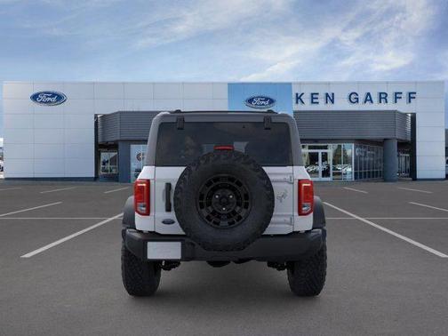 Oxford White 2026 Ford Bronco Base 4 Door 4x4