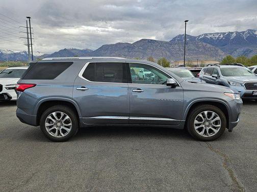 Satin Steel Metallic 2020 Chevrolet Traverse Premier