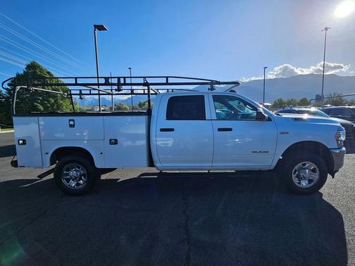 Bright White Clearcoat 2022 RAM 3500 Tradesman Crew Cab 4x4 8' Box