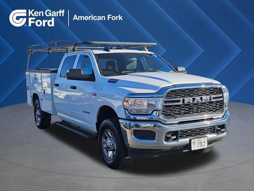 Bright White Clearcoat 2022 RAM 3500 Tradesman Crew Cab 4x4 8' Box