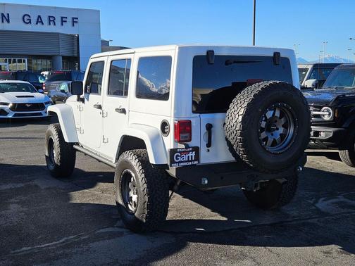 Bright White Clearcoat 2013 Jeep Wrangler Unlimited Sahara