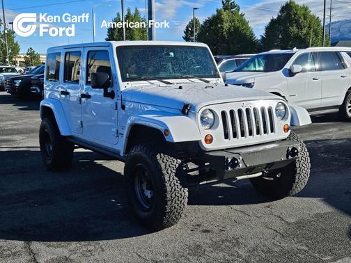 Bright White Clearcoat 2013 Jeep Wrangler Unlimited Sahara