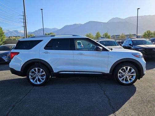 Star White Metallic Tri-Coat 2023 Ford Explorer Platinum