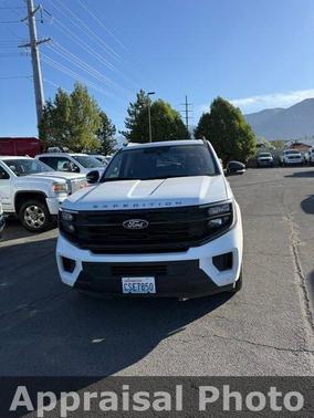 Space Silver Metallic 2025 Ford Expedition Active