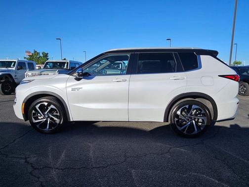 White Diamond/Black Roof 2025 Mitsubishi Outlander PHEV SEL