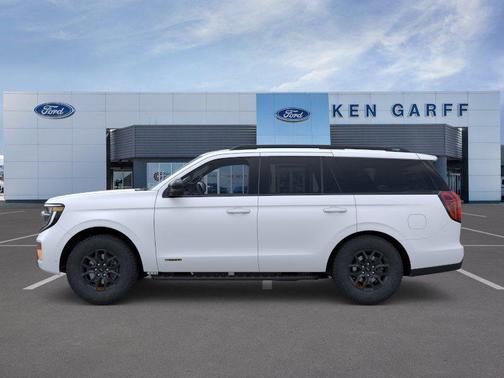 Star White Metallic Tri-Coat 2026 Ford Expedition Tremor