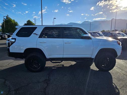 Super White 2018 Toyota 4Runner TRD Off Road