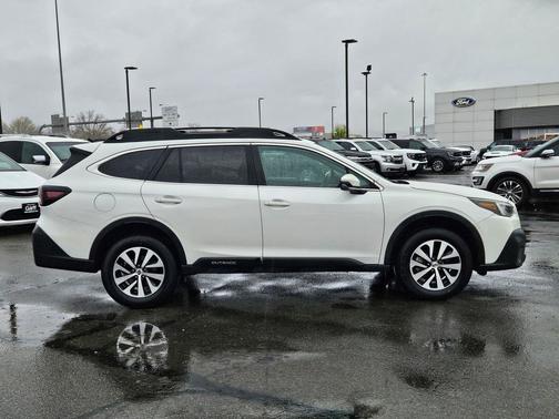 Crystal White Pearl 2020 Subaru Outback Premium