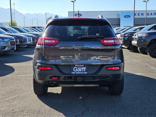 Granite Crystal Metallic Clearcoat 2015 Jeep Cherokee Trailhawk