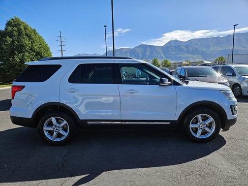 Oxford White 2016 Ford Explorer XLT