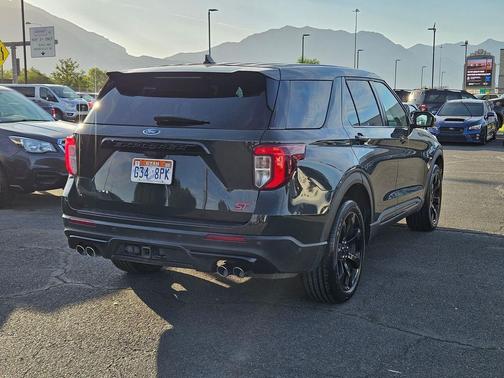 Forged Green Metallic 2022 Ford Explorer ST