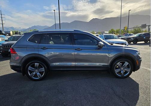 Platinum Gray Metallic 2020 Volkswagen Tiguan 2.0T SE 4MOTION