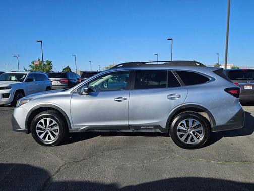 Ice Silver Metallic 2022 Subaru Outback Premium