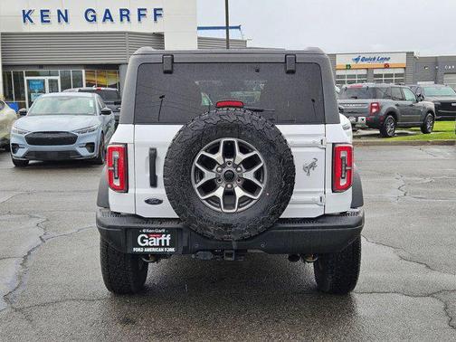 Oxford White 2023 Ford Bronco Badlands