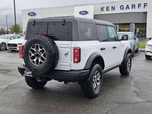 Oxford White 2023 Ford Bronco Badlands