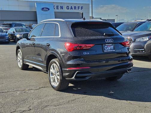 Mythos Black Metallic 2023 Audi Q3 Premium 45 TFSI S line quattro Tiptronic