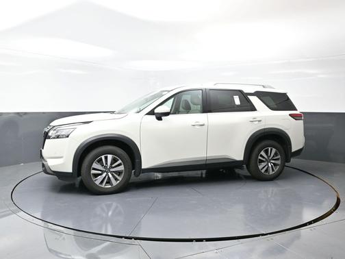 2023 Nissan Pathfinder SL FWD
