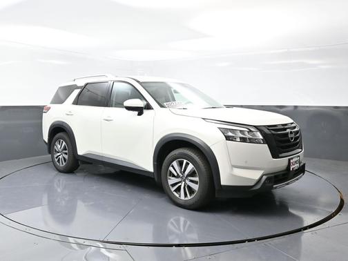 2023 Nissan Pathfinder SL FWD