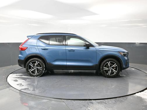 2024 Volvo XC40 B5 Core