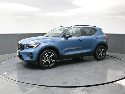 2024 Volvo XC40 B5 Core