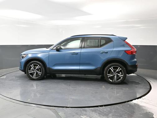 2024 Volvo XC40 B5 Core