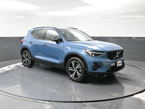 2024 Volvo XC40 B5 Core