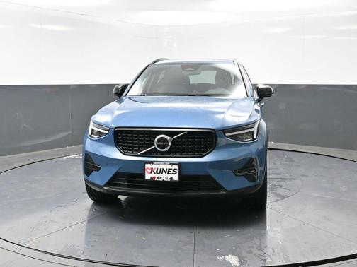 2024 Volvo XC40 B5 Core