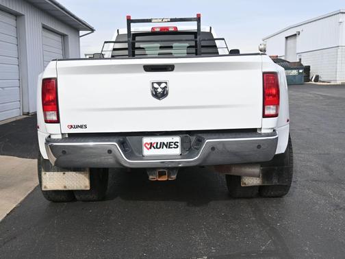 2017 RAM 3500 Tradesman Crew Cab 4x4 8' Box