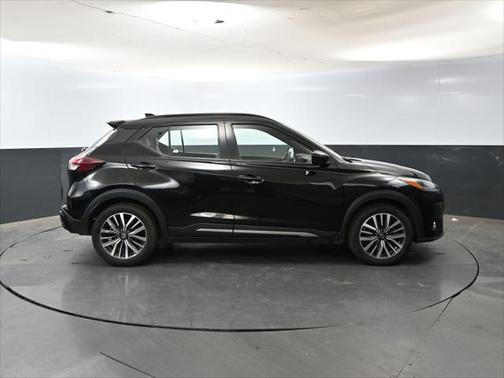 2021 Nissan Kicks SR