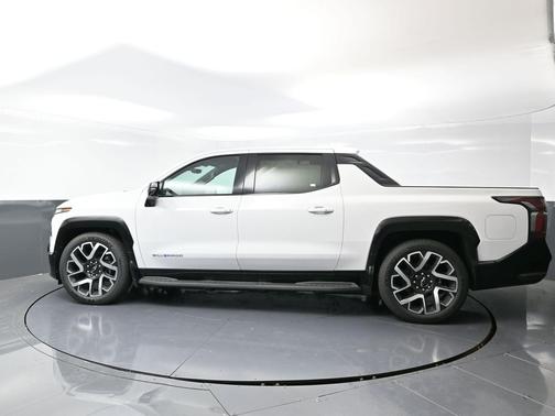 2025 Chevrolet Silverado EV RST