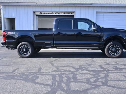 2025 Ford F-350 Platinum