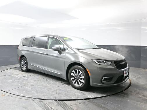 2022 Chrysler Pacifica Hybrid Limited