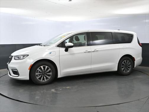 2023 Chrysler Pacifica Hybrid Touring L