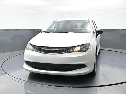 2024 Chrysler Voyager LX