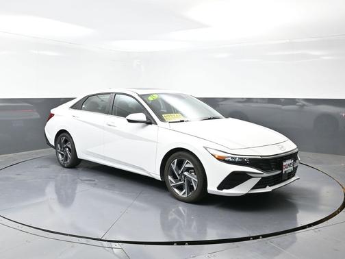 2025 Hyundai ELANTRA SEL