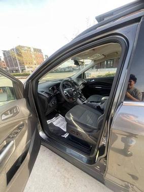 White Platinum Metallic Tri-Coat 2016 Ford Escape SE