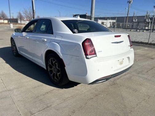 2016 Chrysler 300 S
