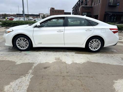 2013 Toyota Avalon Hybrid XLE Premium