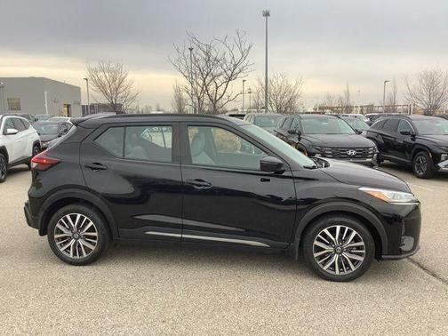 2021 Nissan Kicks SR