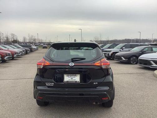2021 Nissan Kicks SR